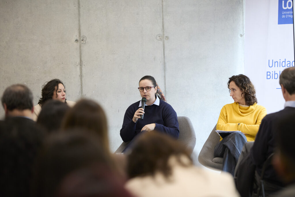 Fotografía Bruna Garretón, académica del IDS, participando de panel en el III Encuentro Nacional de MetaRed-S Chile.