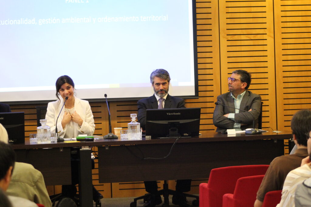 Panel 1: Institucionalidad, gestión ambiental y ordenamiento territorial. Seminario ambiental UC