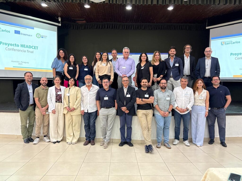 Fotografía participantes conferencia de cierre Headcet 2025