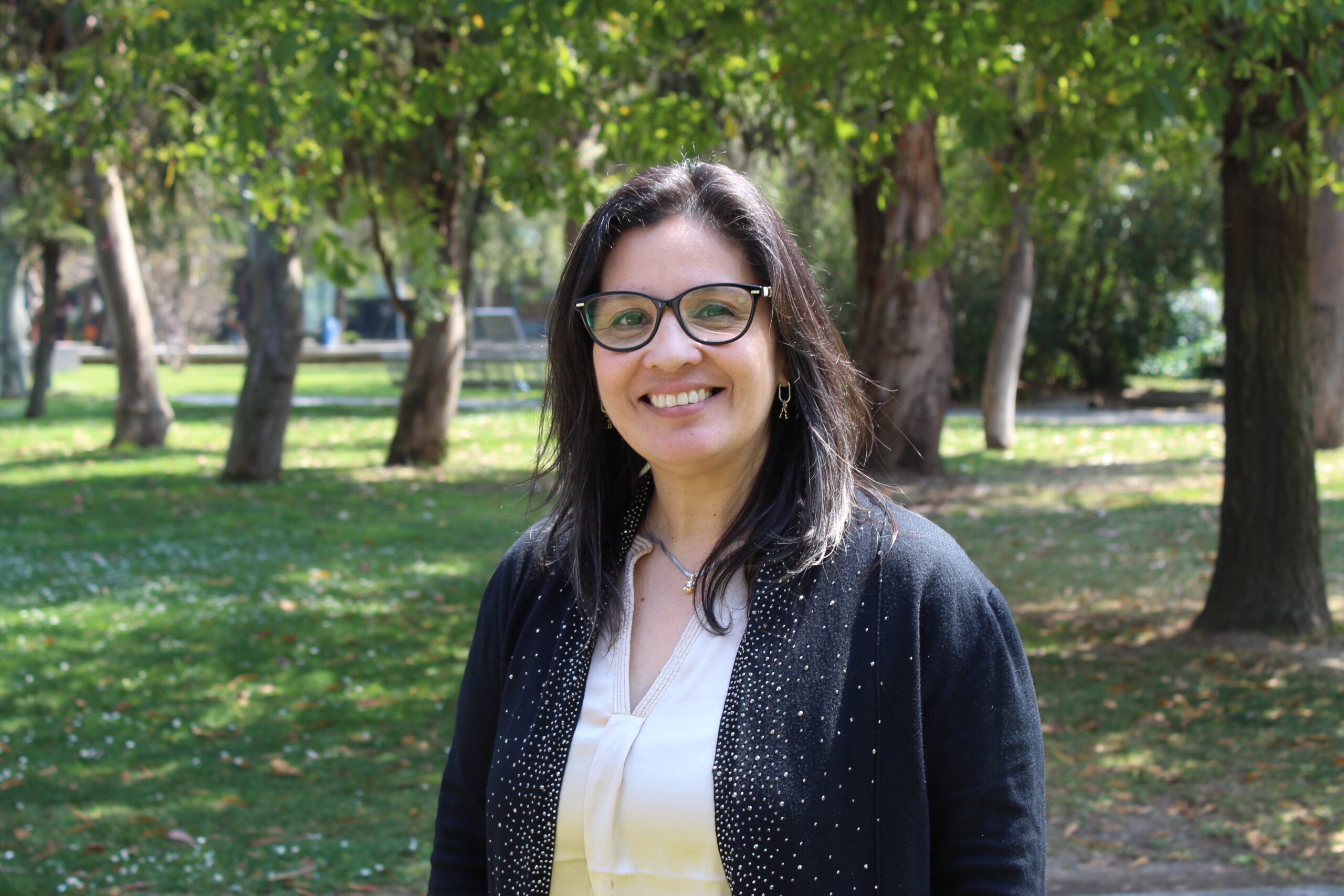 Mónica Antilén sobre el libro Profesores Titulares: “Reconocimiento a nuestras trayectorias”