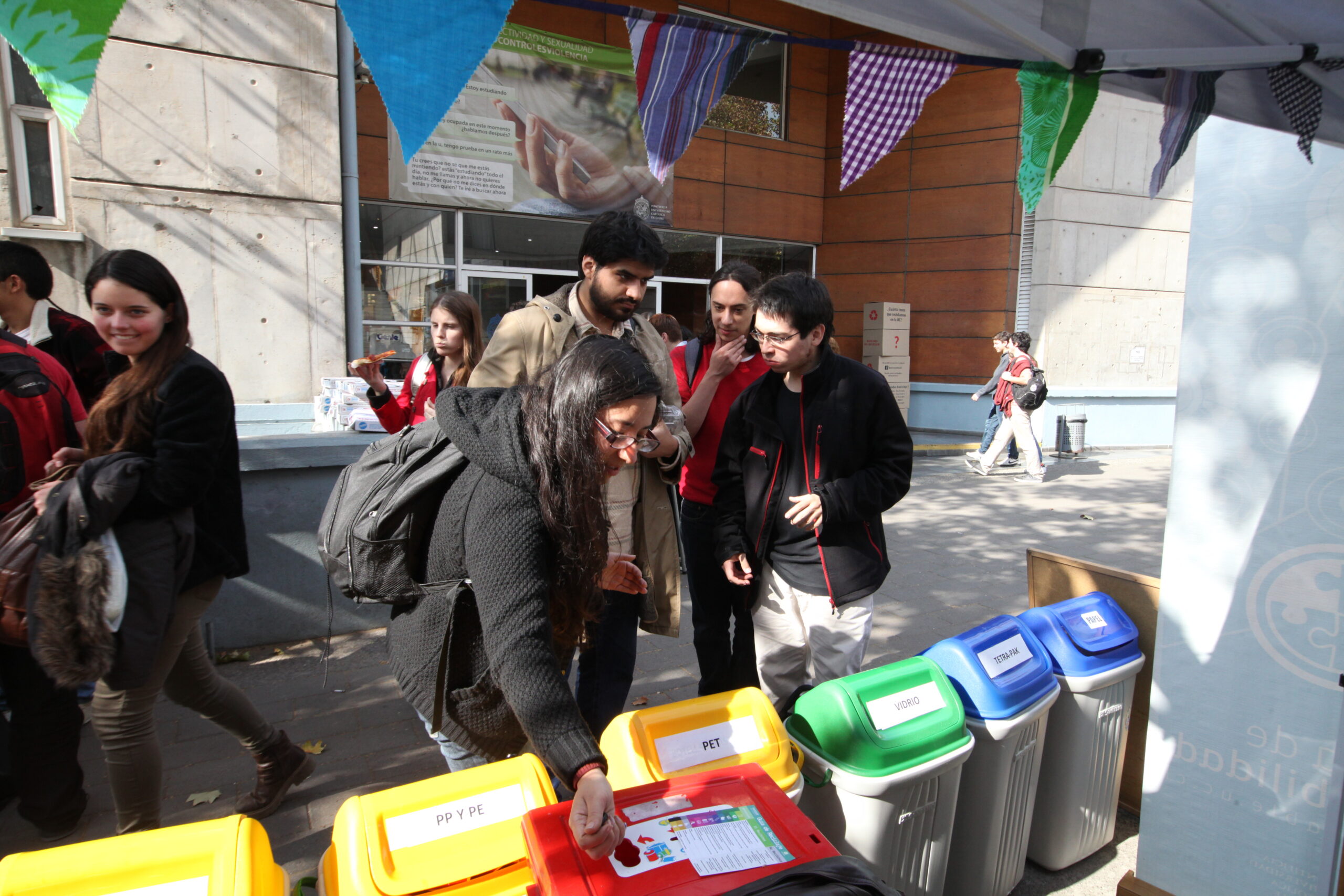 Imagen referencial reciclaje UC