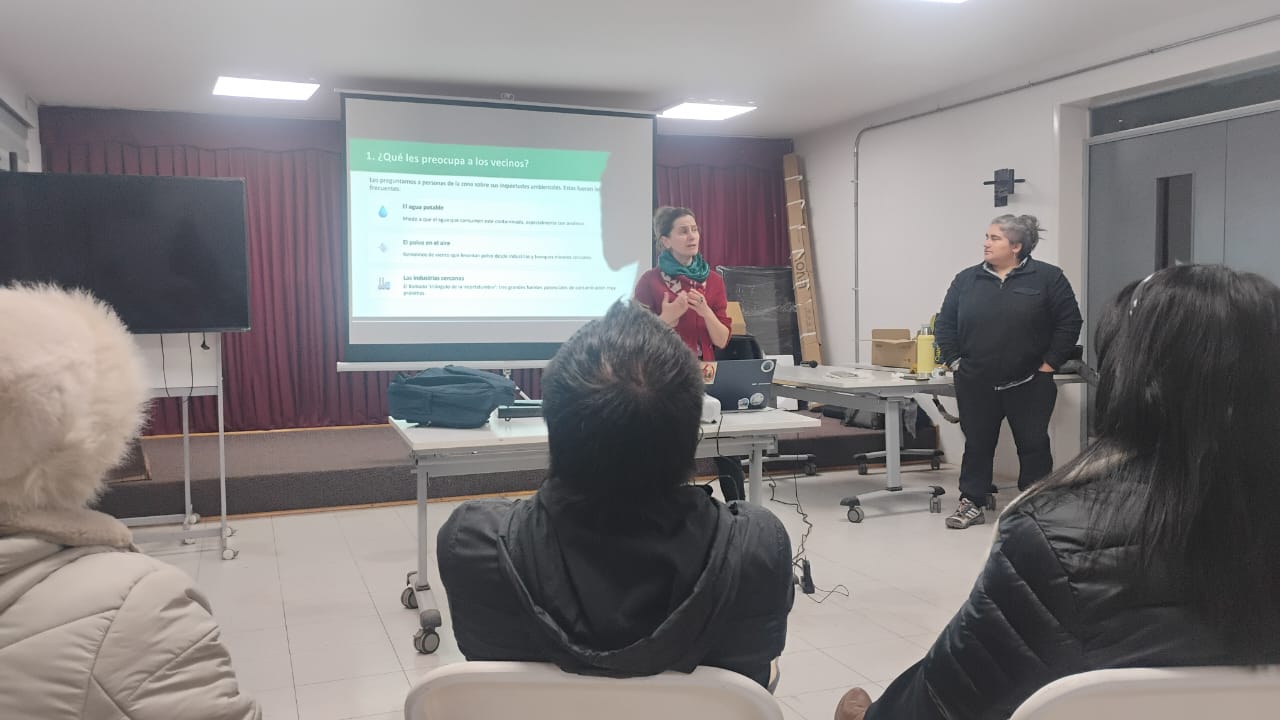 Lucie Le Goff, postdoctorante del IDS participa en taller de divulgación científica en Tiltil